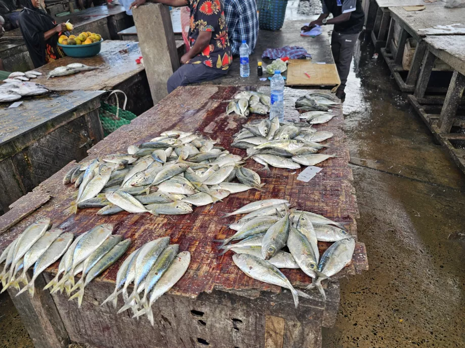 Mercato del pesce del traghetto