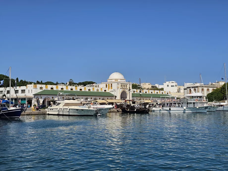 Nea Agora e il porto di Mandraki