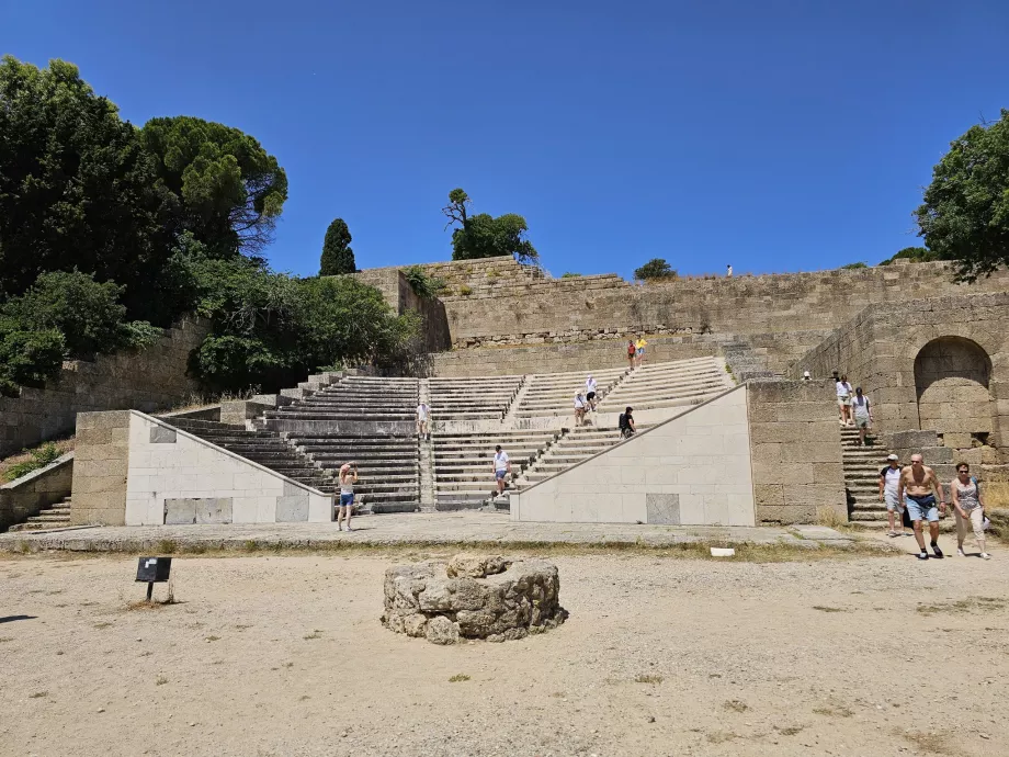 Acropoli di Rodi, anfiteatro