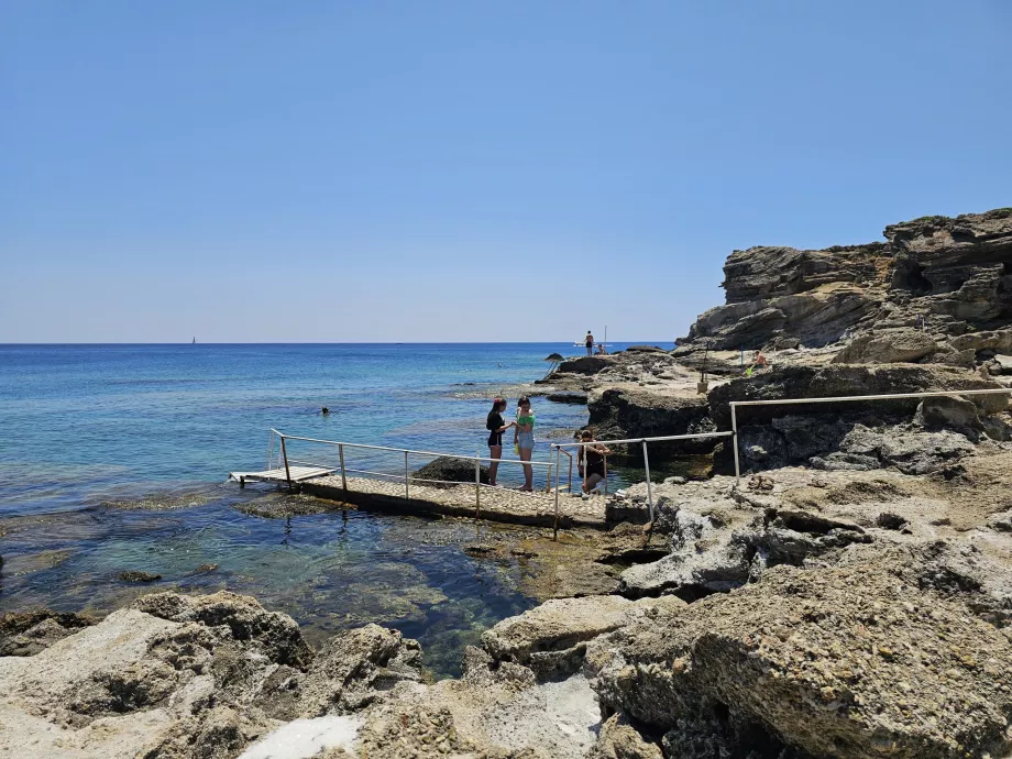 Spiaggia vicino alle sorgenti di Kallithea