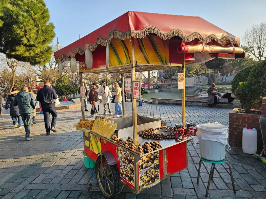 Stand con mais e castagne