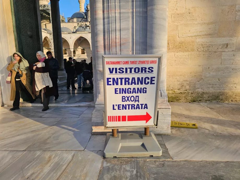 Moschea Blu, ingresso per i turisti