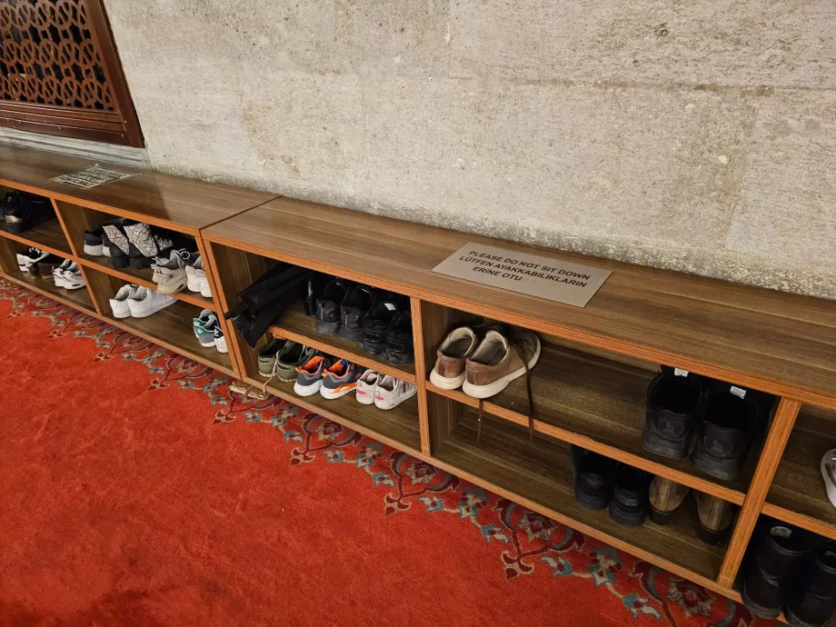 Moschea di Solimano, zona delle scarpe