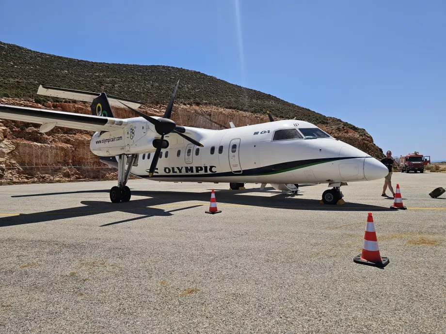 Dash 8-100 all'aeroporto di Kateslorizo