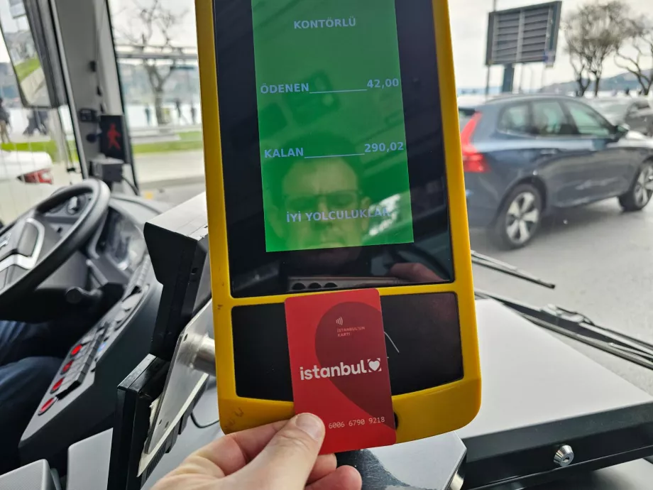 Pagare Istanbulkart sull'autobus