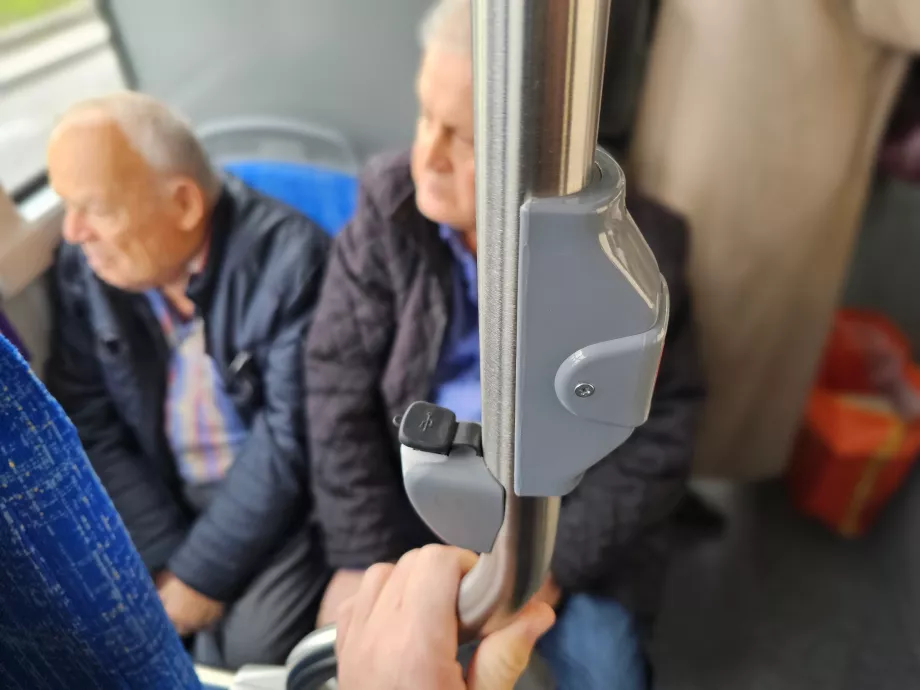 Porte USB e pulsante "Stop