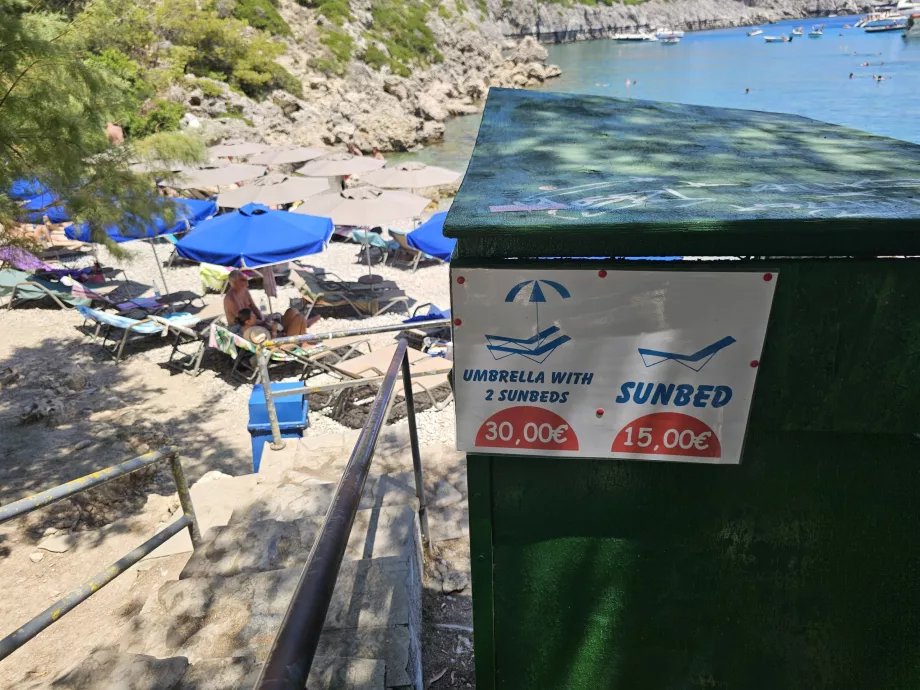 Prezzi delle sedie a sdraio sulla spiaggia di Anthony Quinn