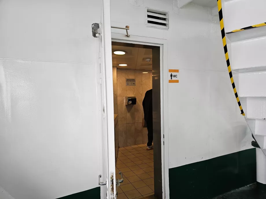 Servizi igienici sul traghetto
