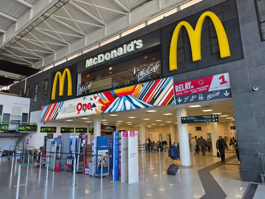 McDonald's, Terminal A, Partenze (area pubblica)