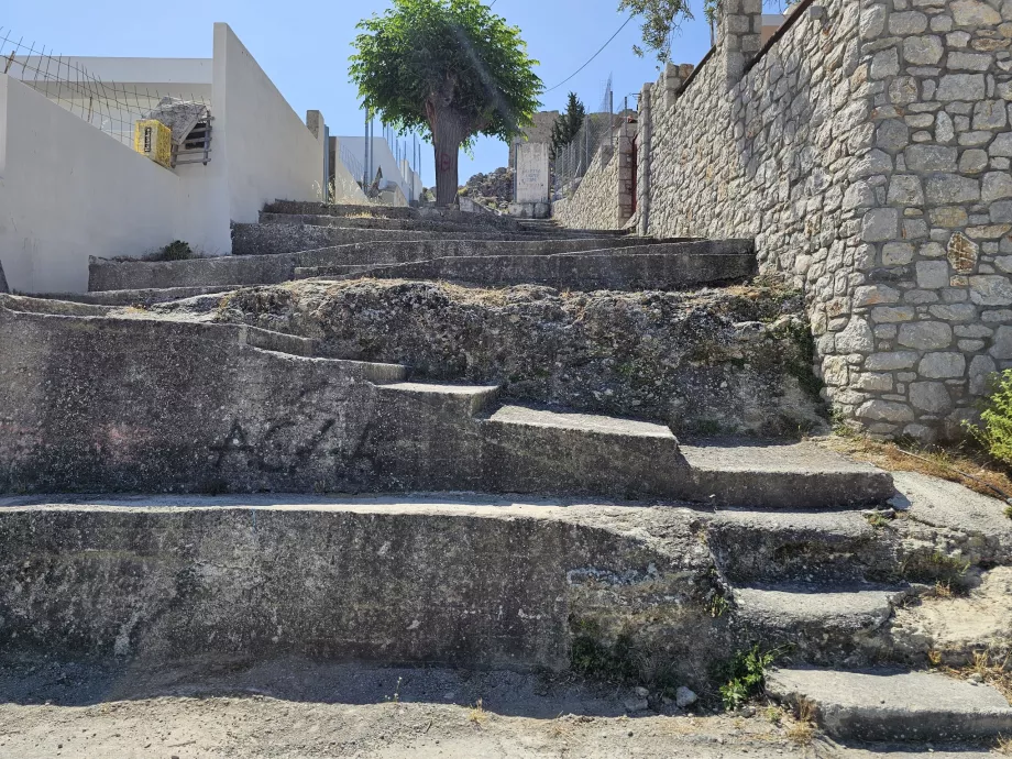 Scala del castello di Archangelos