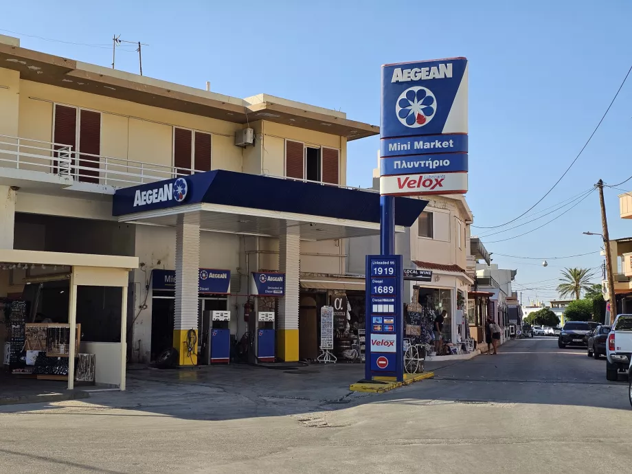 Pompa di benzina