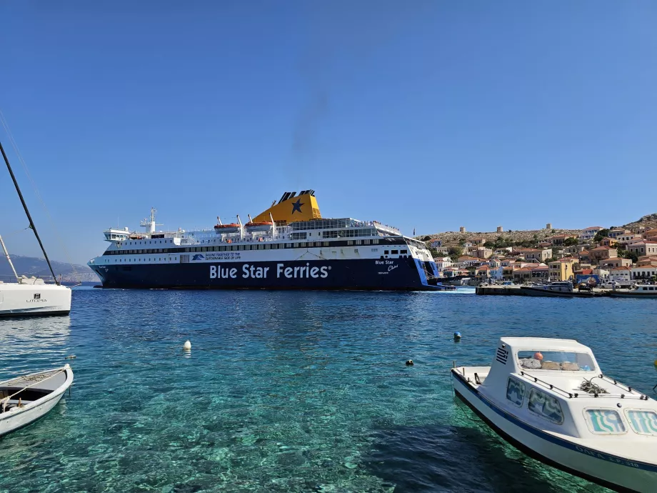 Nave Blue Star Ferries