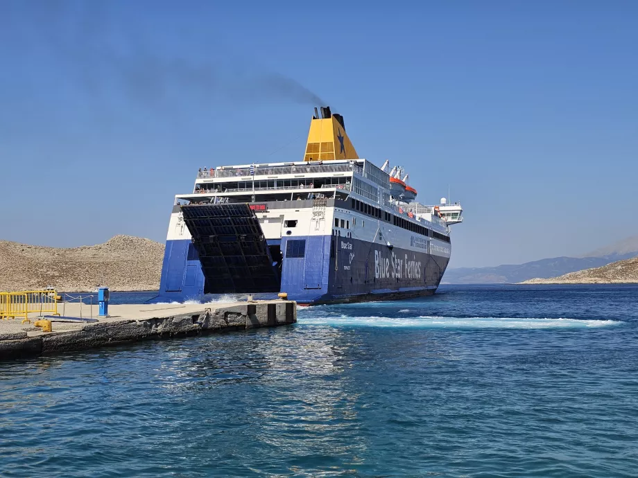 Nave Blue Star Ferries