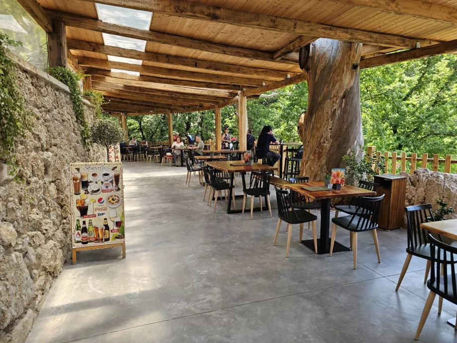 Valle delle Farfalle, ristorante