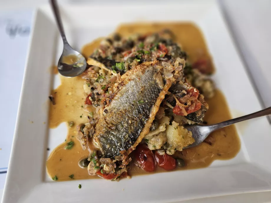 Branzino con salsa al limone