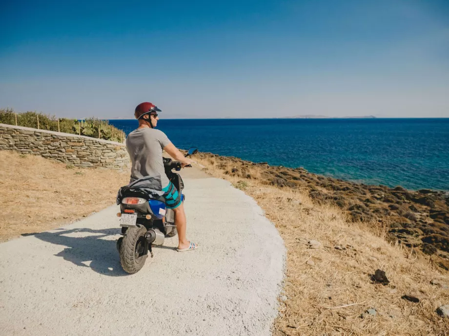Tinos in scooter