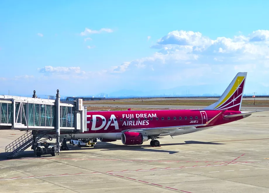 Fuji Dream Airlines, Embraer E170, Aeroporto di Kobe