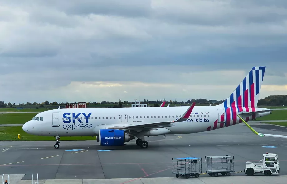 Sky Express, Airbus A320 all'aeroporto di Praga PRG