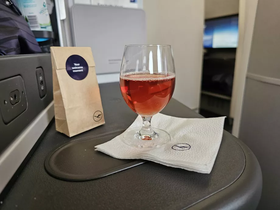 Welcome Drink, cocktail Aviator