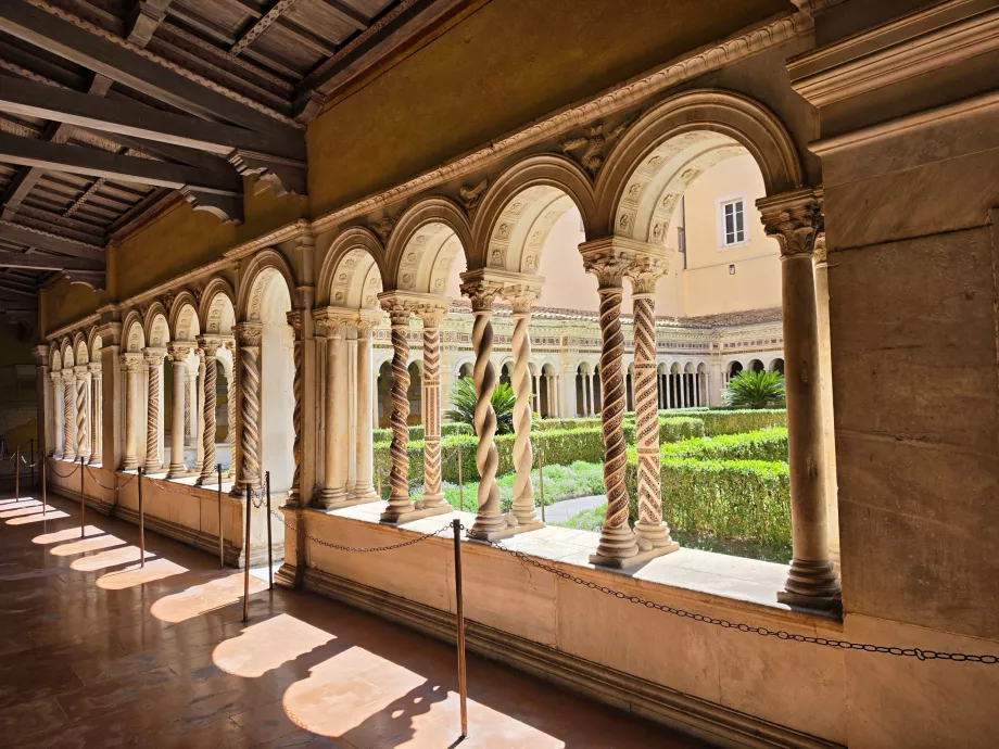 Basilica di San Paolo dietro le mura, cortile del monastero