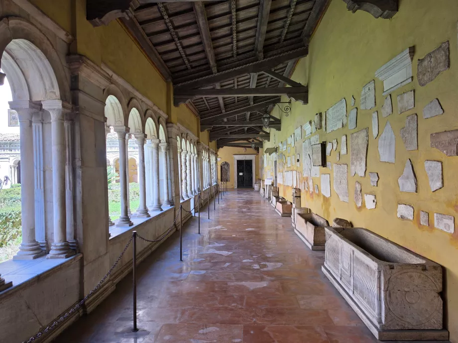 Basilica di San Paolo dietro le mura, cortile del monastero
