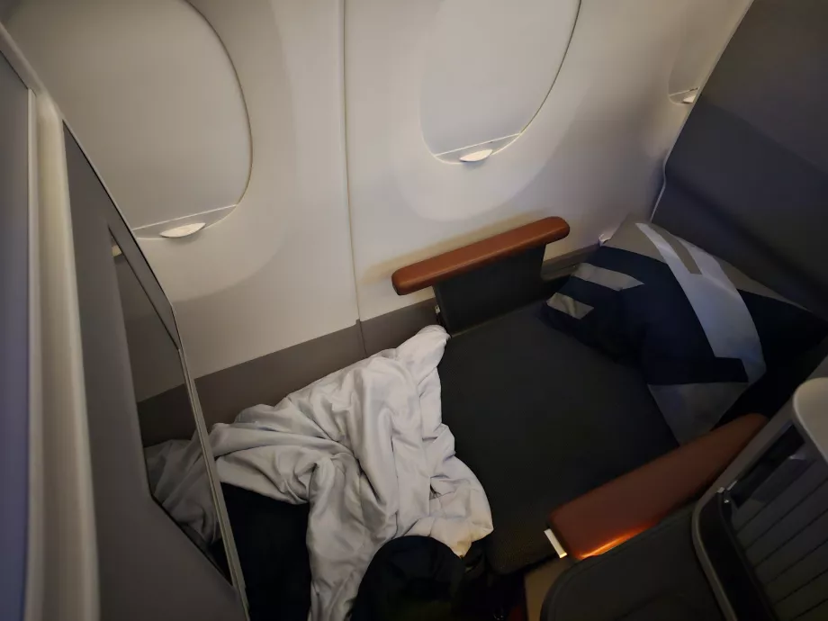 Divano dispiegato in un letto