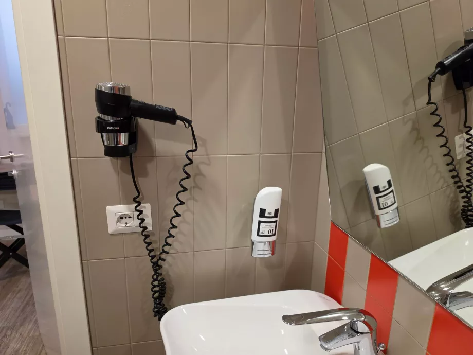 Asciugacapelli in bagno