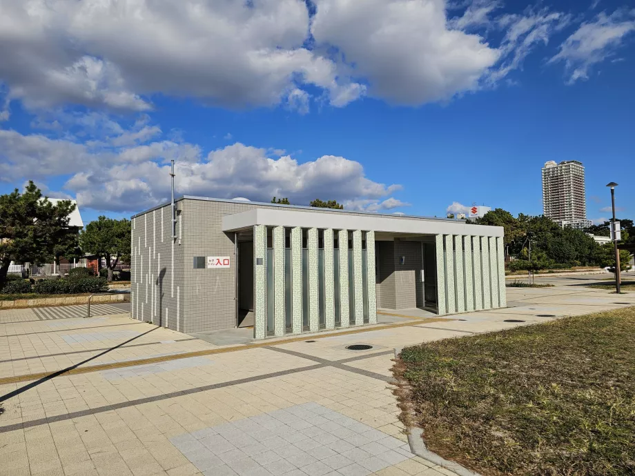 Servizi igienici gratuiti alla spiaggia di Suma