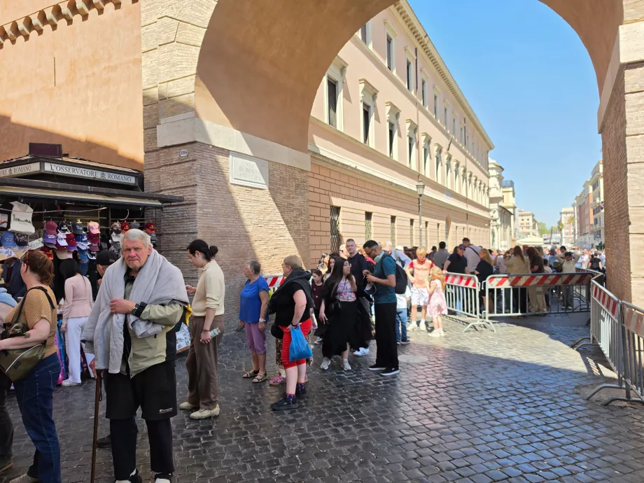Coda per la Basilica di San Pietro (con prenotazione)