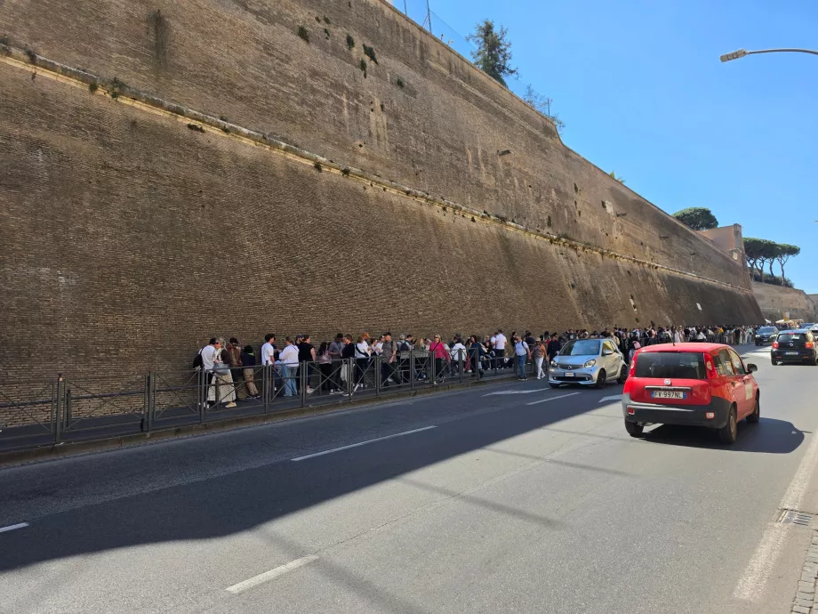 In coda ai Musei Vaticani