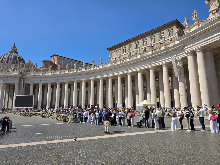 Coda per la Basilica di San Pietro (senza prenotazione)