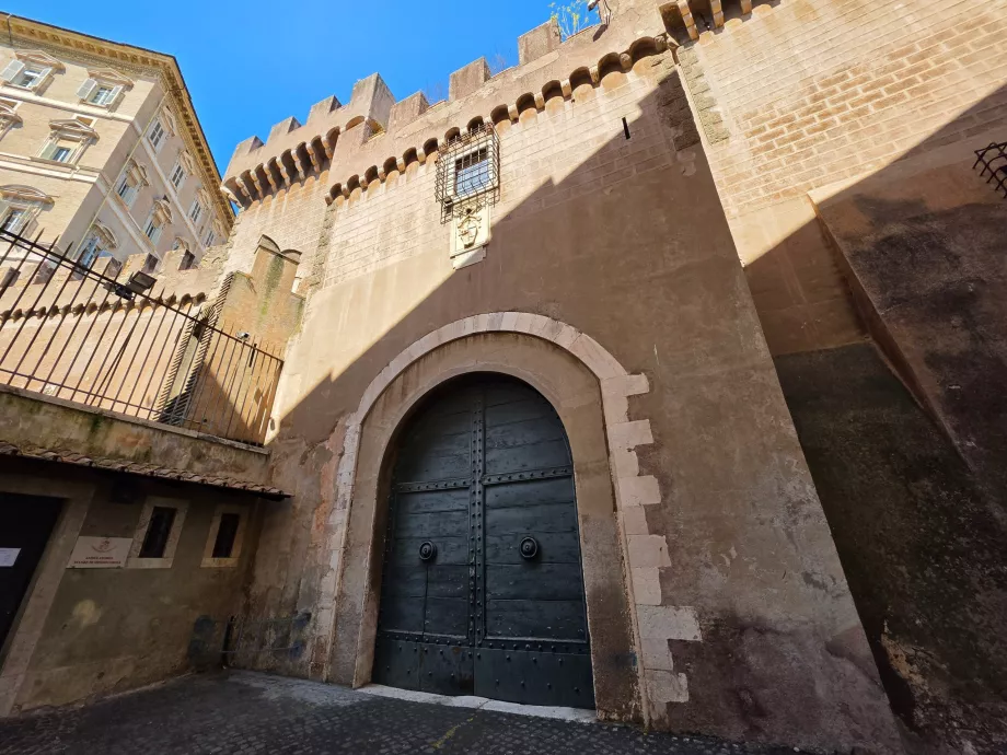 Ingresso al Passetto di Borgo