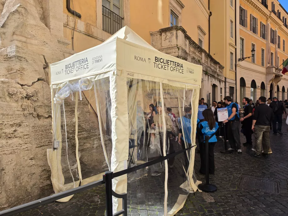 Ingresso alla sezione a pagamento della Fontana di Trevi
