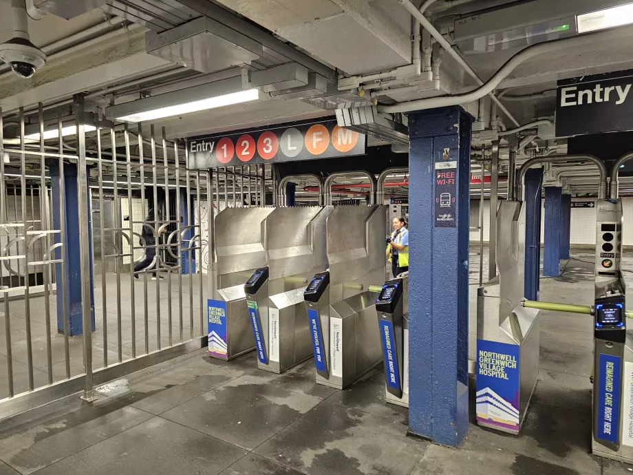 Ingresso alla metropolitana tramite tornelli