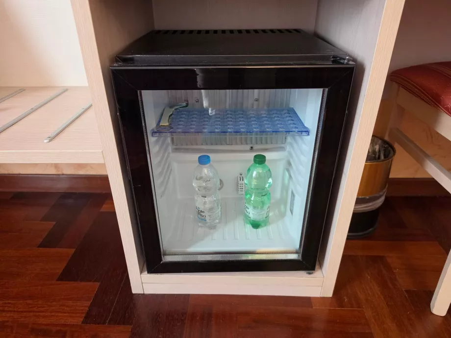 Frigorifero e acqua gratuiti