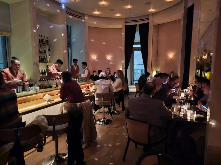 Ambiente Bar Overstory