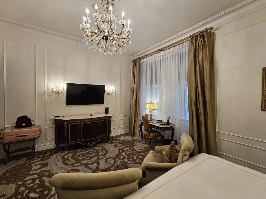 Camera - TV e finestra