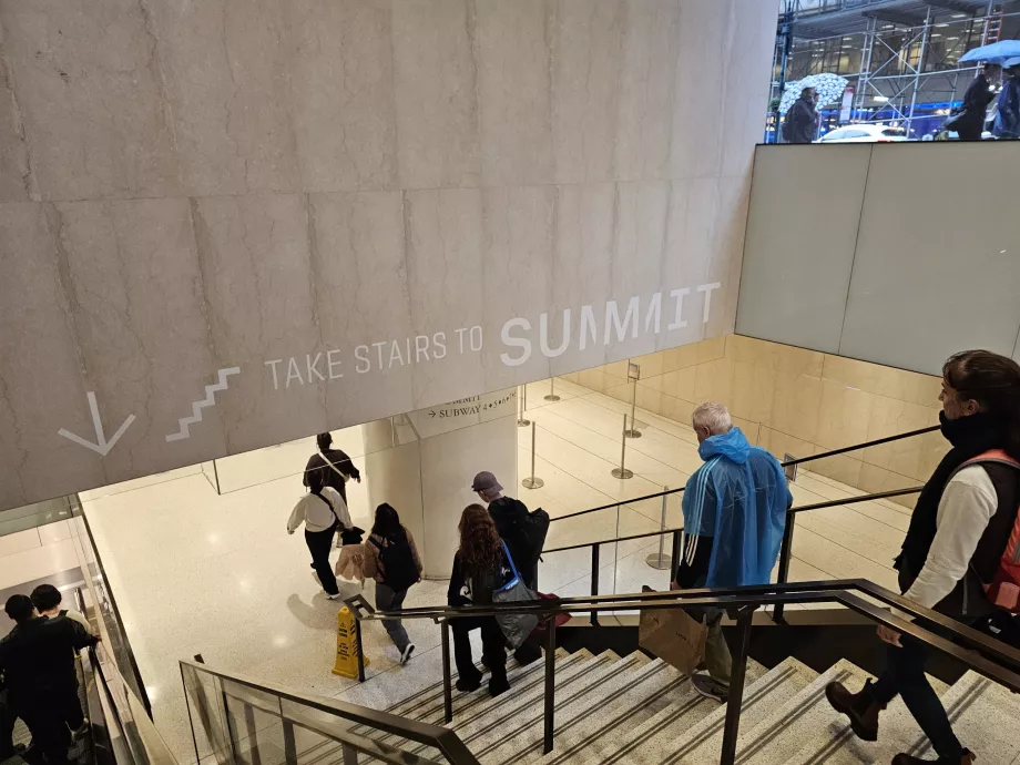 Summit One Vanderbilt, ingresso interno