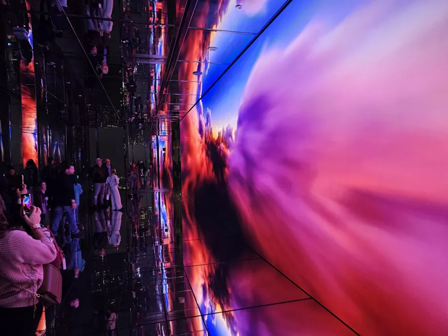 Summit One Vanderbilt, proiezione