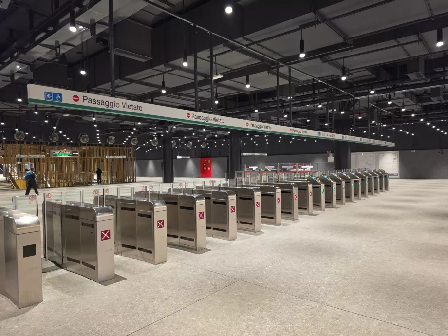 Tornelli all'ingresso della metropolitana