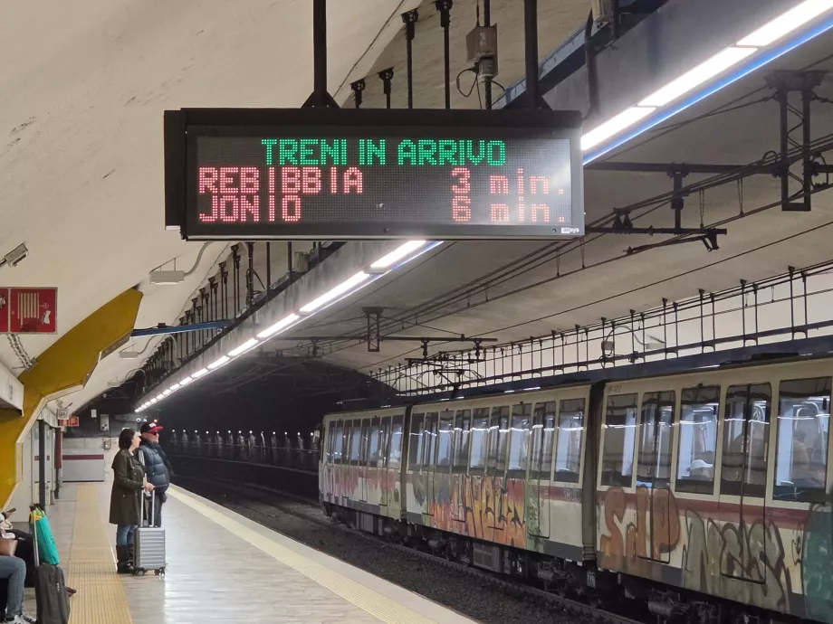 Pannelli informativi nella metropolitana