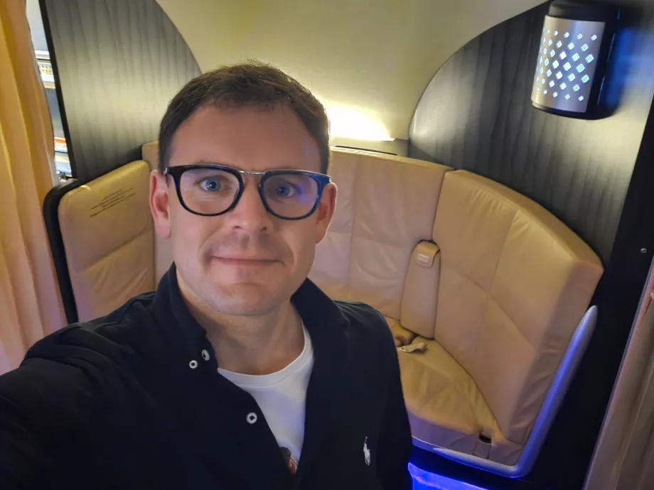 Io al bar dell'aereo