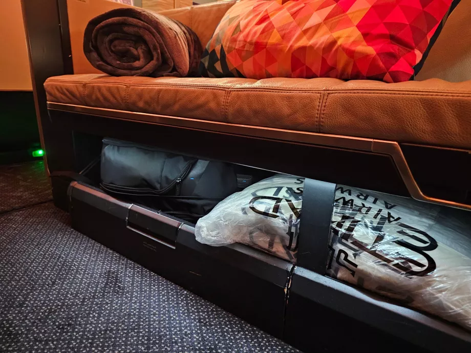 Spazio di stoccaggio sotto il letto