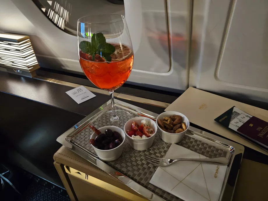 Un cocktail durante il volo