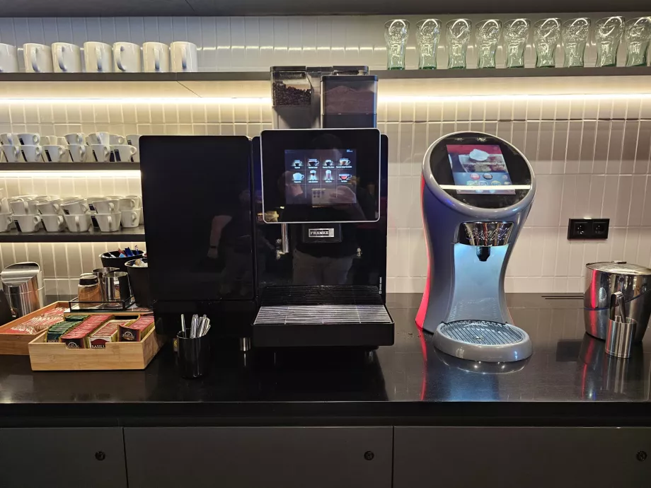 Macchina per il caffè e bevande analcoliche dal post-mix