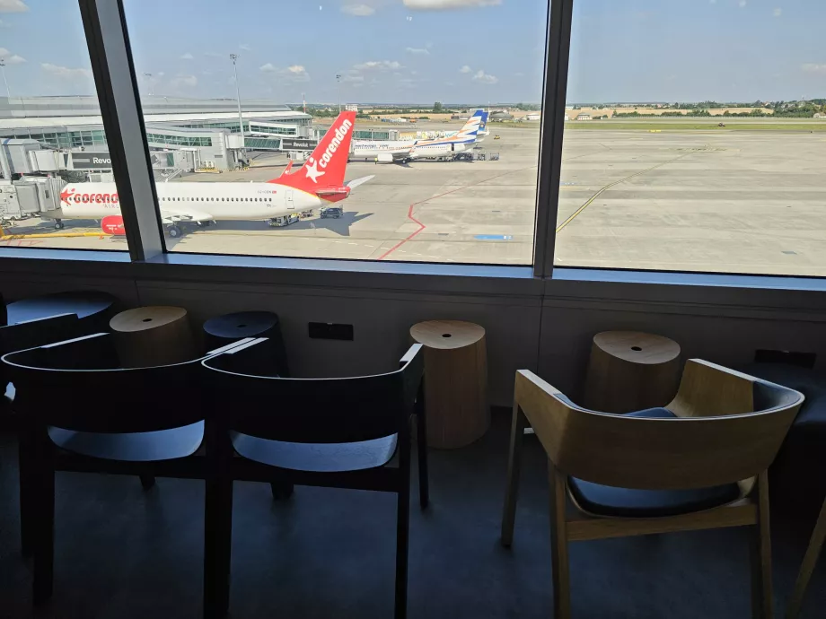 Vista dell'aereo dalla lounge