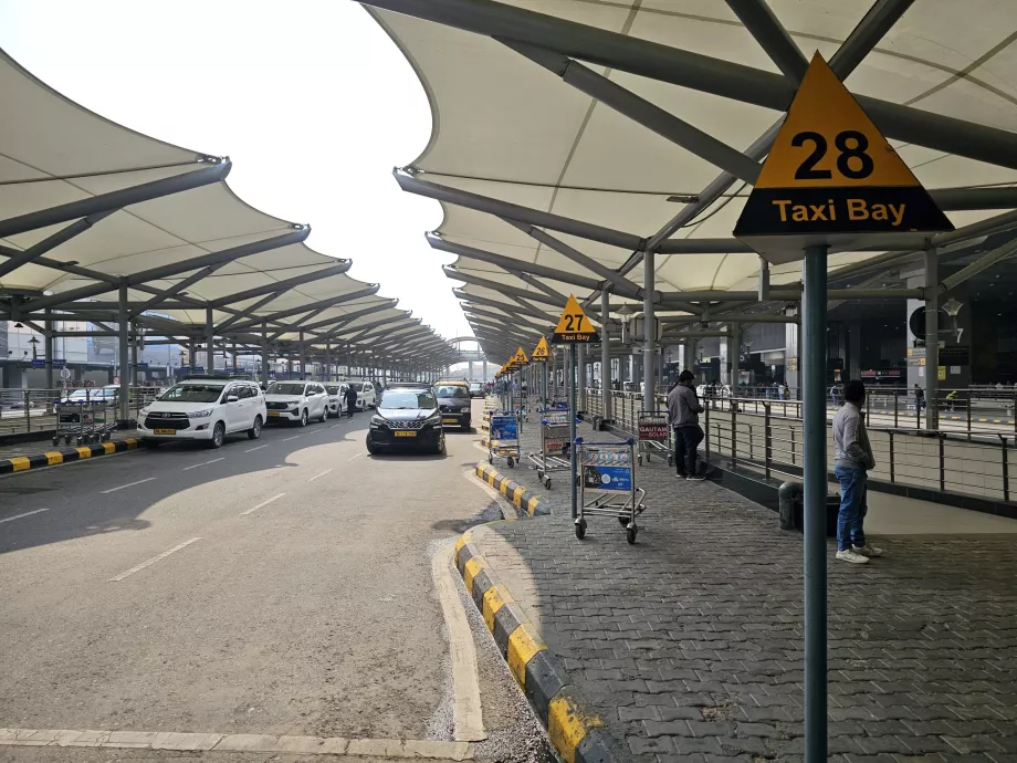 Fermata dei taxi, Terminal 3