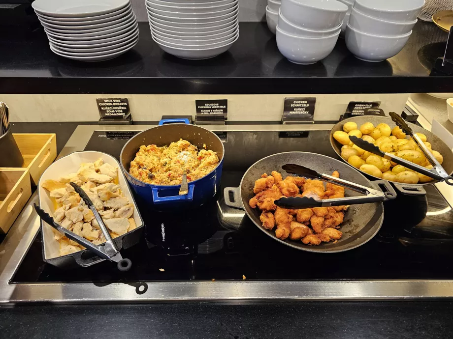 Menu del pranzo, pasti caldi