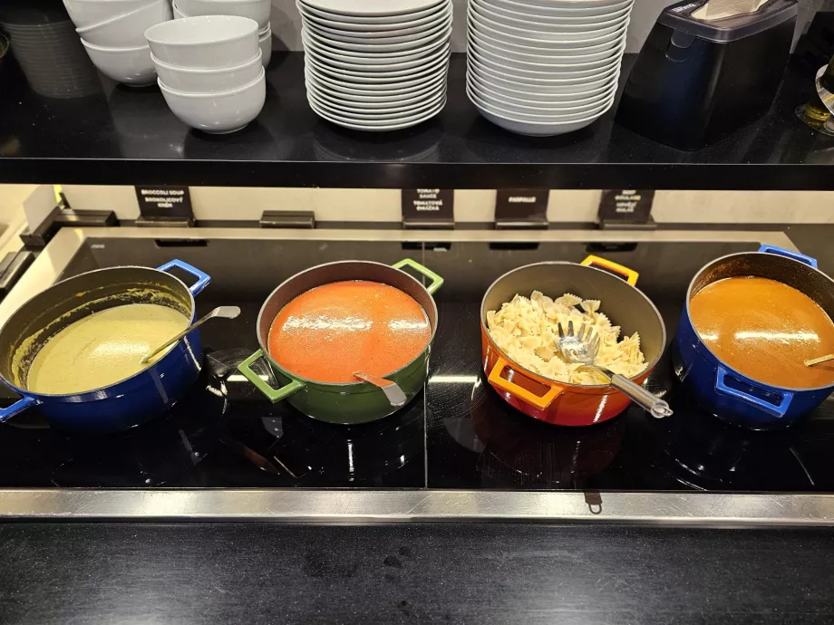 Menu del pranzo, pasti caldi