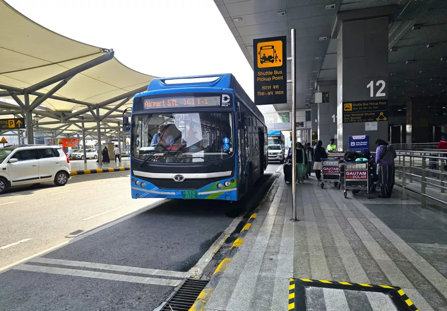 Bus navetta tra i terminal 1-2-3, fermata terminal 3